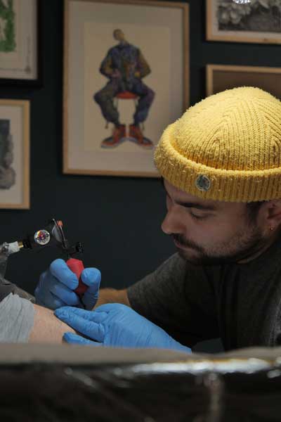 Mauvaise Herb TaTToO - Artiste au travail